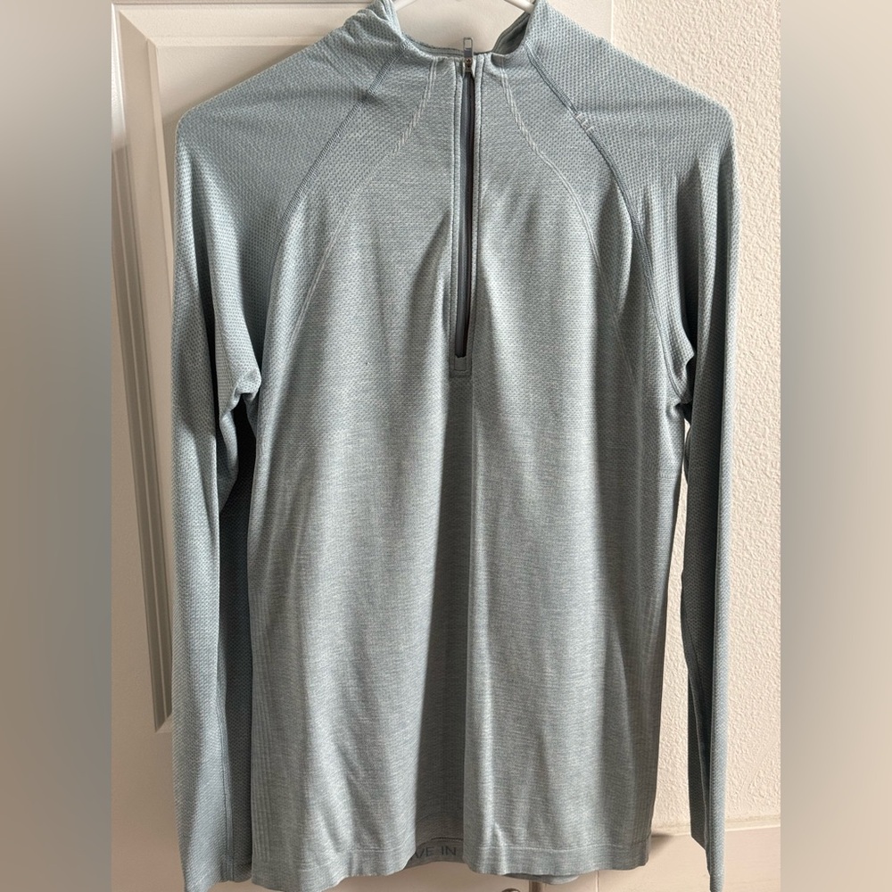 Lululemon Metal Vent Tech 1/2 Zip Ice Blue
Size S